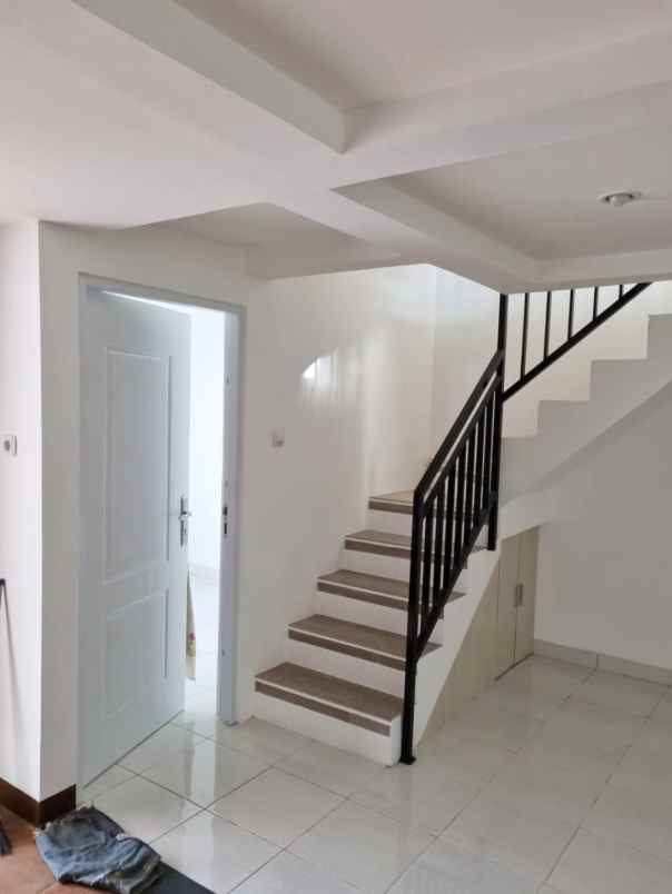 dijual rumah duren tiga kali bata