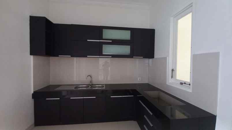 dijual rumah full renov