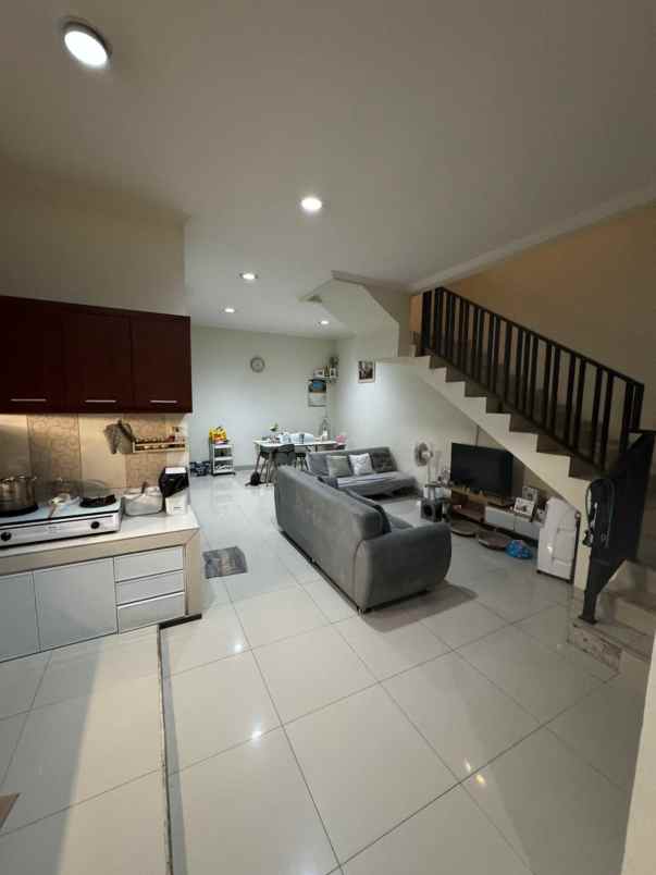 dijual rumah gading griya residence