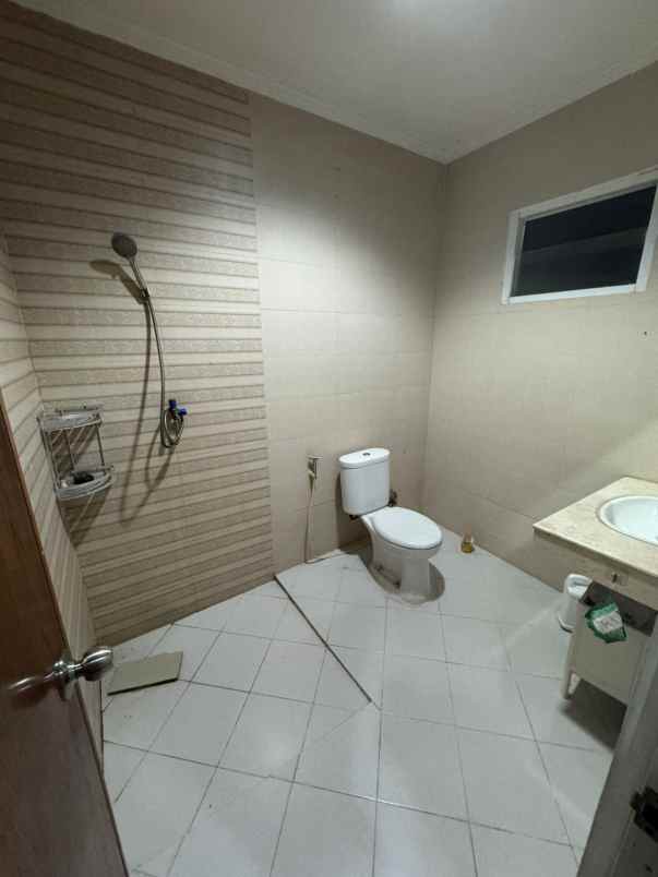 dijual rumah gading griya residence