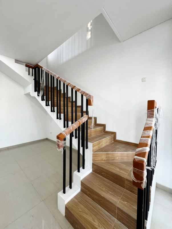 dijual rumah gading pantai