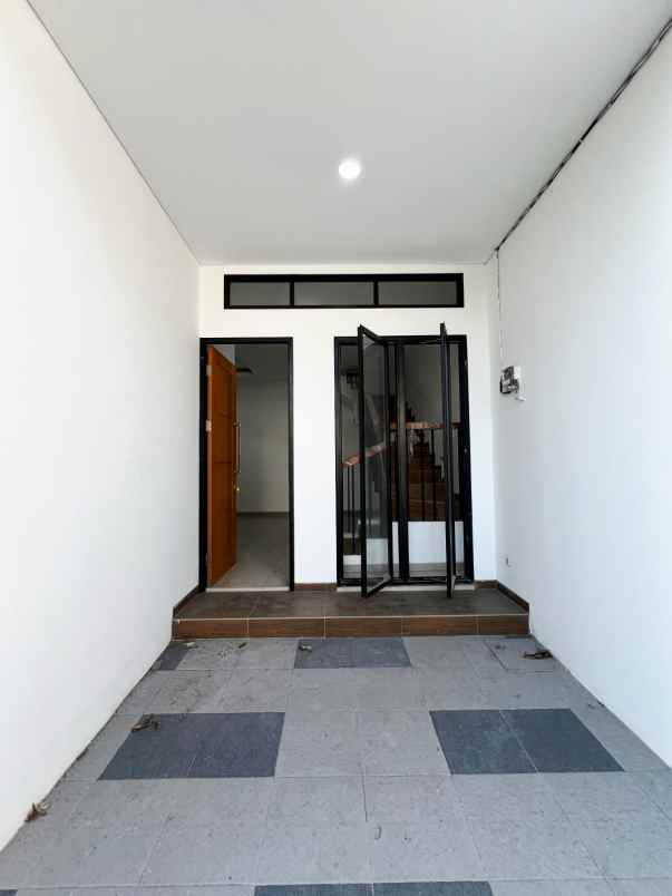 dijual rumah gading pantai