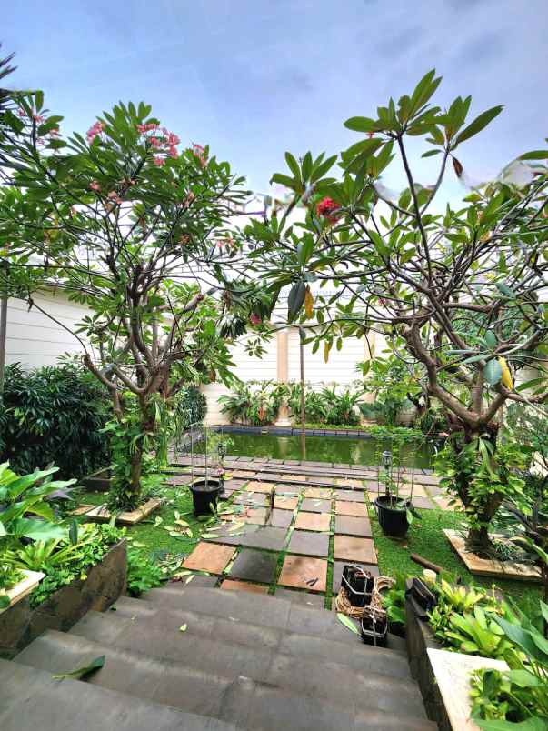 dijual rumah gandaria