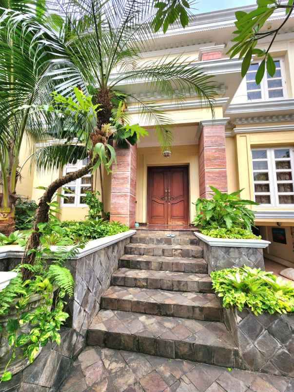 dijual rumah gandaria