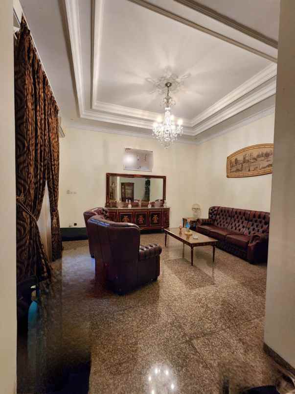 dijual rumah gandaria