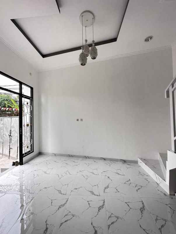 dijual rumah gg kamboja utan kayu utara