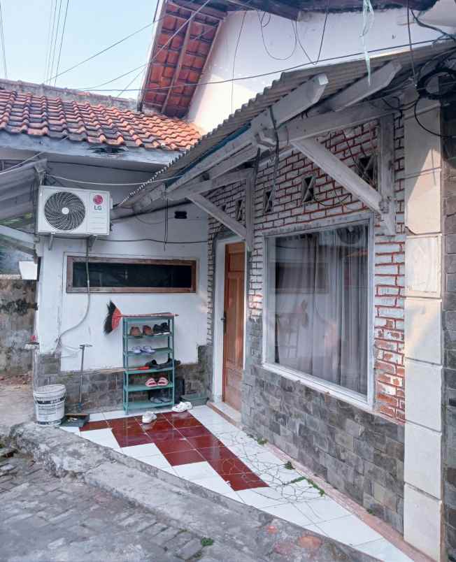 dijual rumah gg sukasari