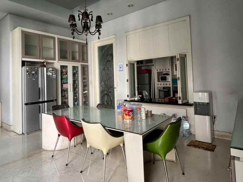 dijual rumah graha famili blok m