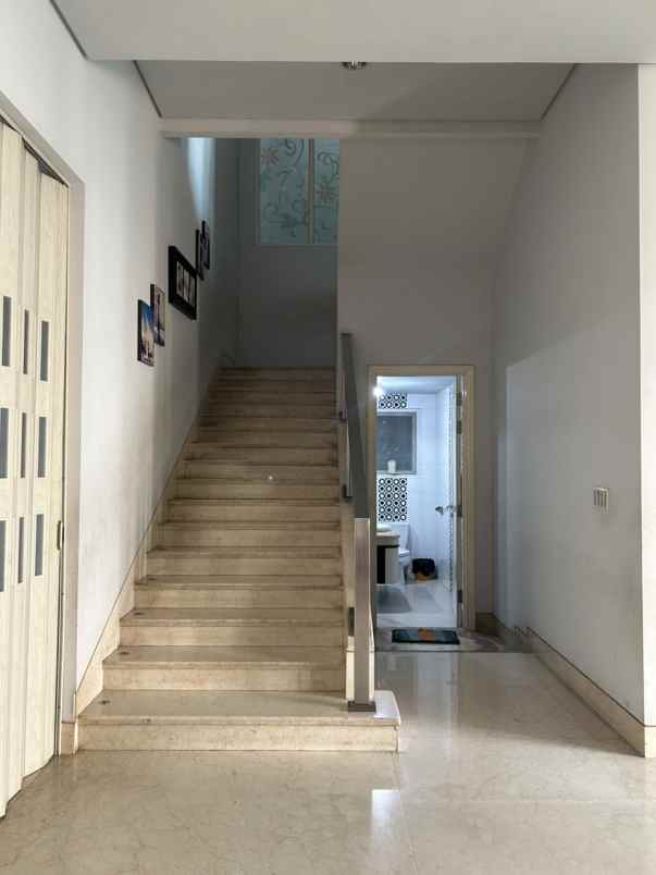 dijual rumah graha famili blok m