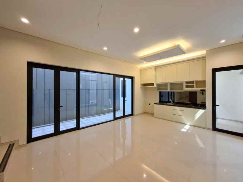 dijual rumah graha family