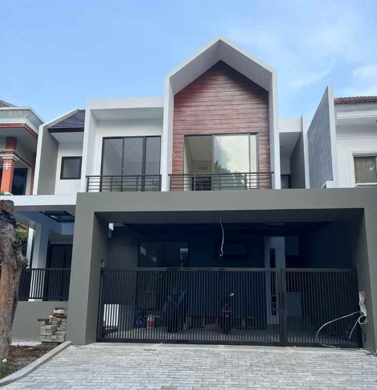 dijual rumah graha family