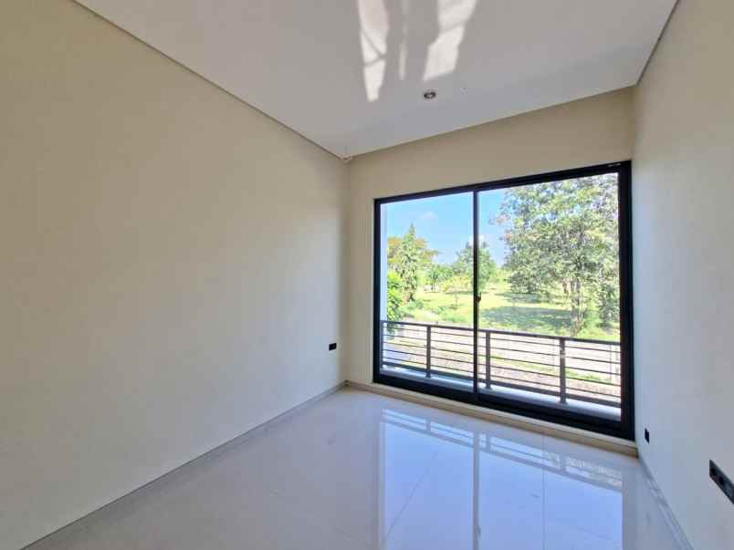 dijual rumah graha family