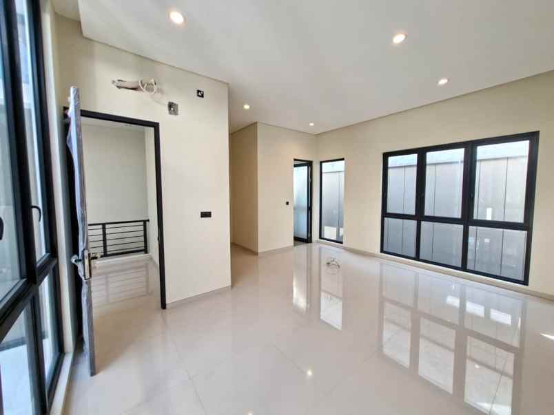 dijual rumah graha family