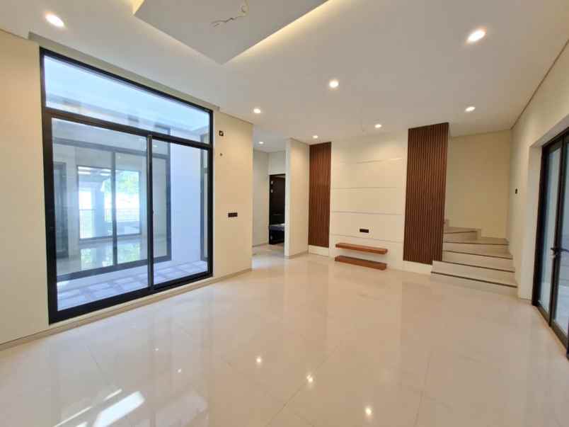 dijual rumah graha family