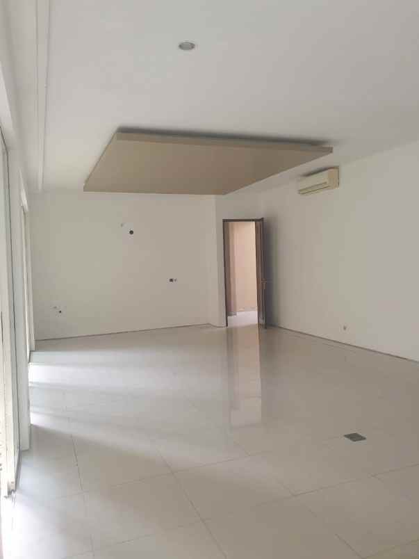 dijual rumah graha natura surabaya barat