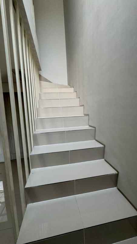 dijual rumah grand pakuwon adelaide