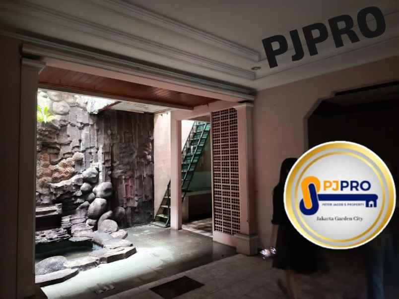 dijual rumah harapan indah