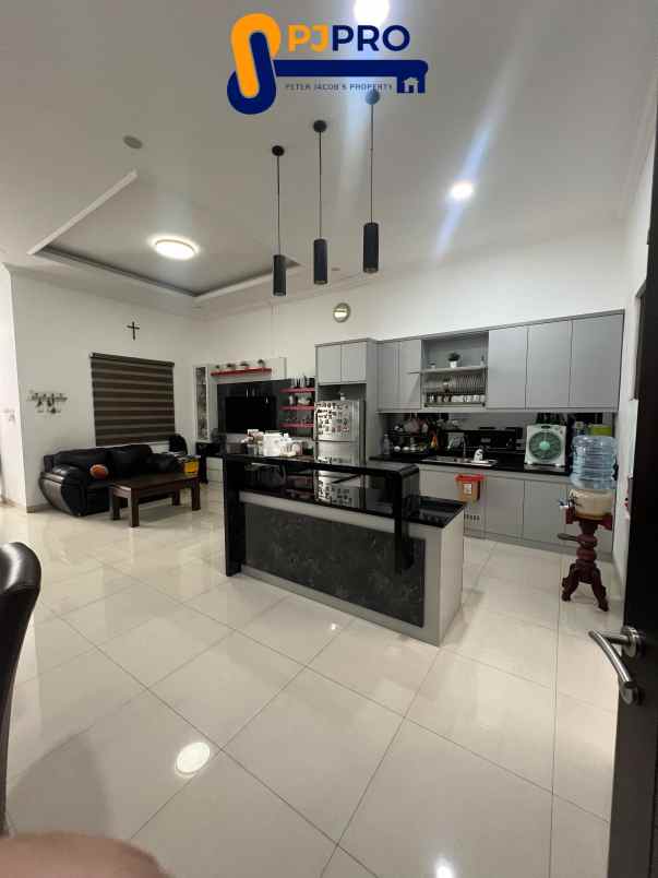 dijual rumah harapan indah