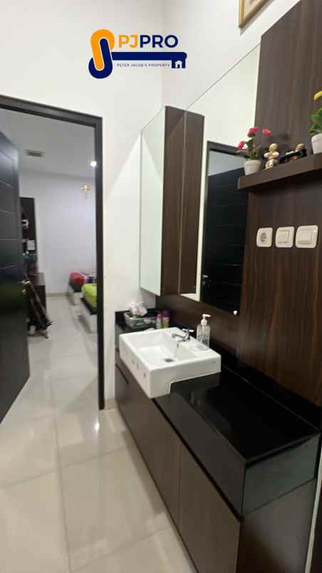 dijual rumah harapan indah