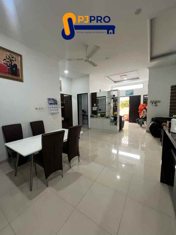 dijual rumah harapan indah