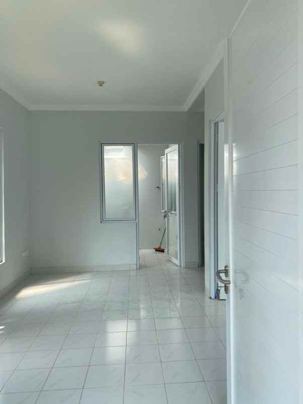 dijual rumah hook di legenda wisata cibubur
