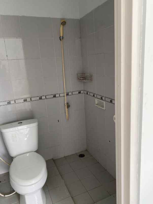 dijual rumah hook di legenda wisata cibubur