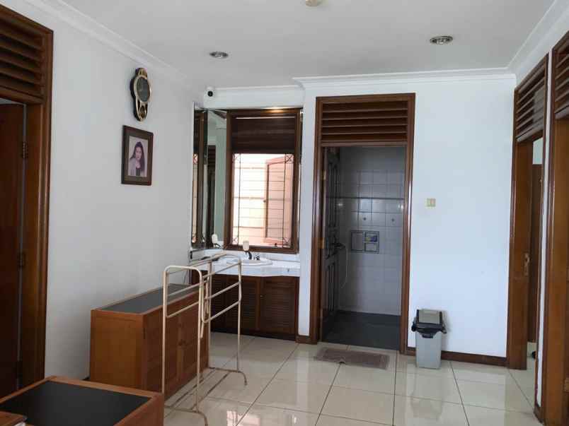dijual rumah hook eksklusif taman aries jakarta barat