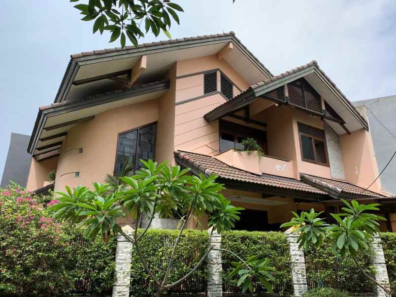 dijual rumah hook eksklusif taman aries jakarta barat