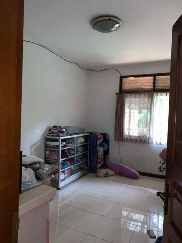 dijual rumah hook eksklusif taman aries jakarta barat