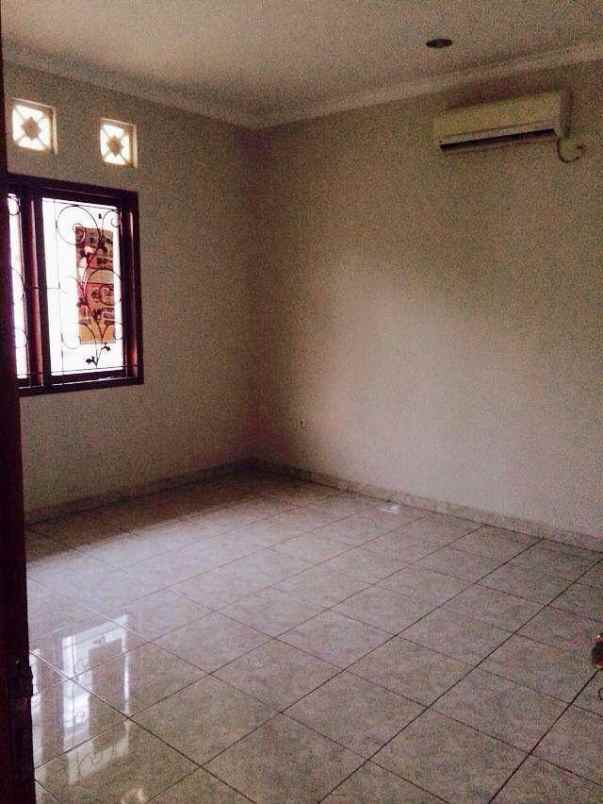 dijual rumah jagakarsa