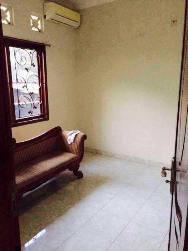 dijual rumah jagakarsa