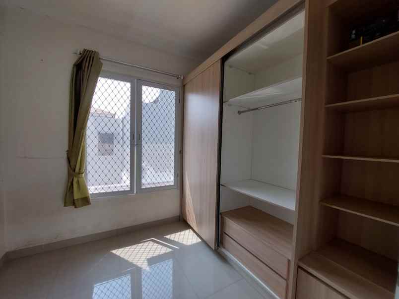 dijual rumah jakarta garden city