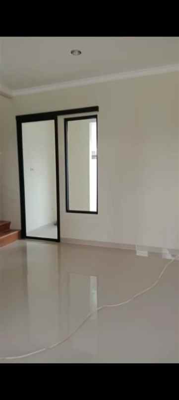 dijual rumah jakarta timur ciracas