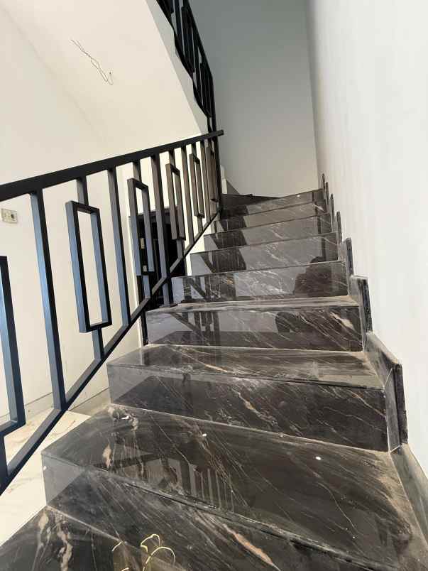 dijual rumah jalan araya 2 galaxy bumi