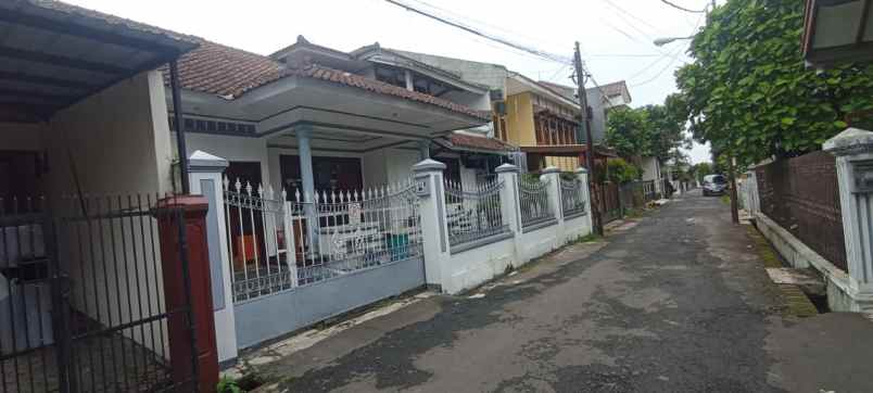 dijual rumah jalan batu indah