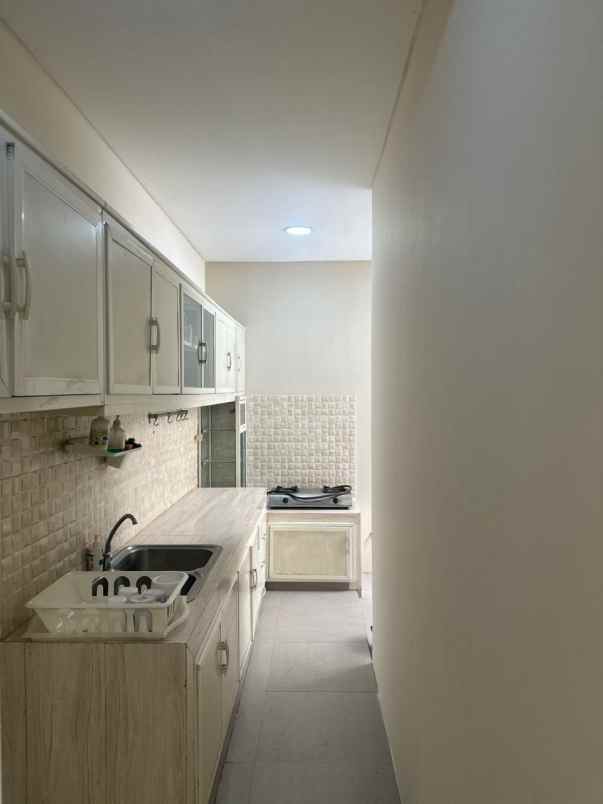dijual rumah jalan grand pakuwon