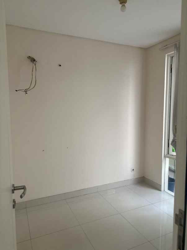 dijual rumah jalan grand pakuwon