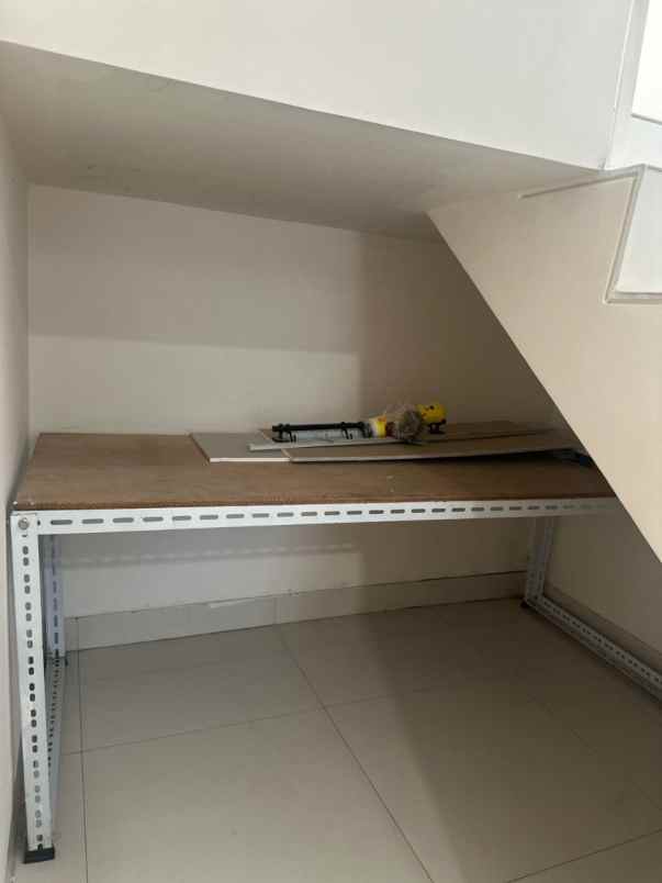 dijual rumah jalan grand pakuwon
