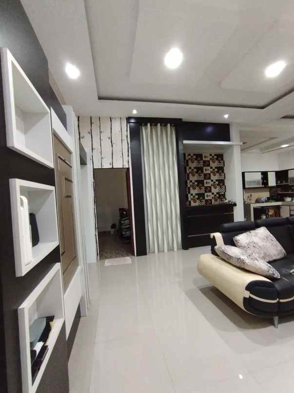 dijual rumah jalan karya baru puri