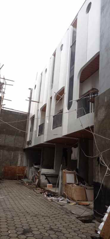 dijual rumah jalan kemuning raya