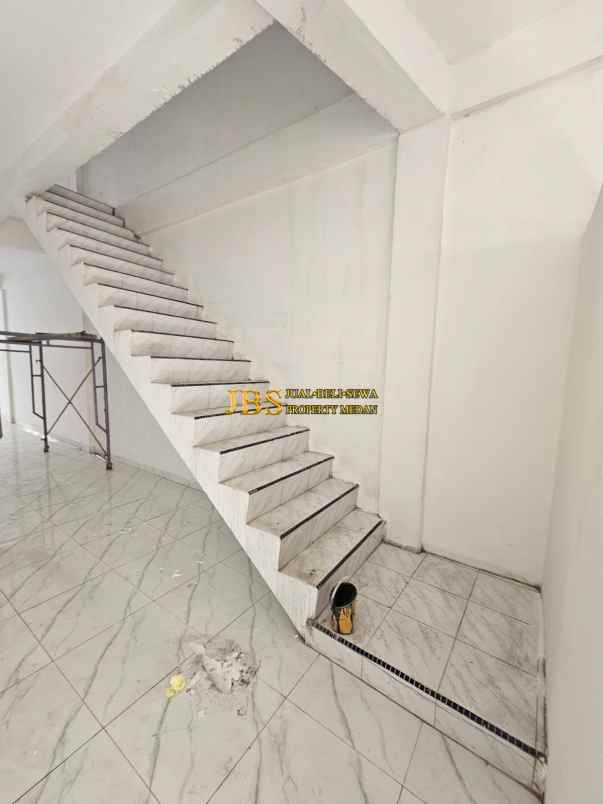 dijual rumah jalan kl yos sudarso