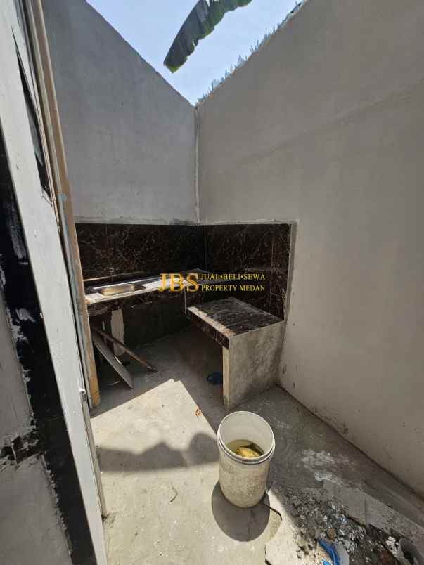 dijual rumah jalan kl yos sudarso