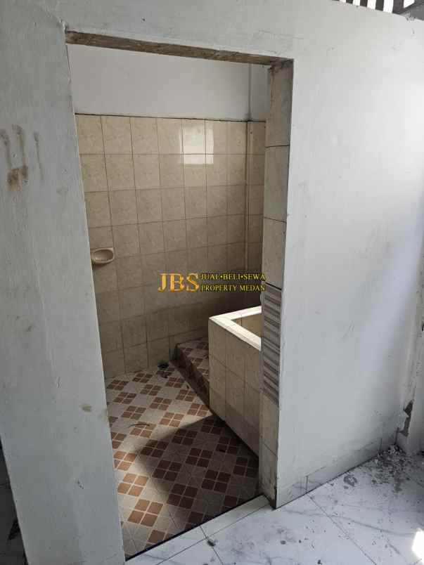 dijual rumah jalan kl yos sudarso