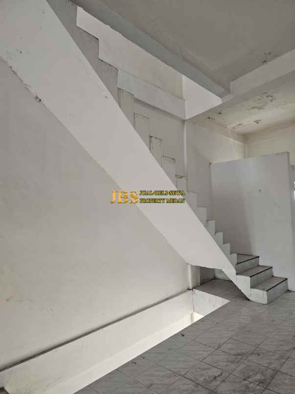 dijual rumah jalan kl yos sudarso