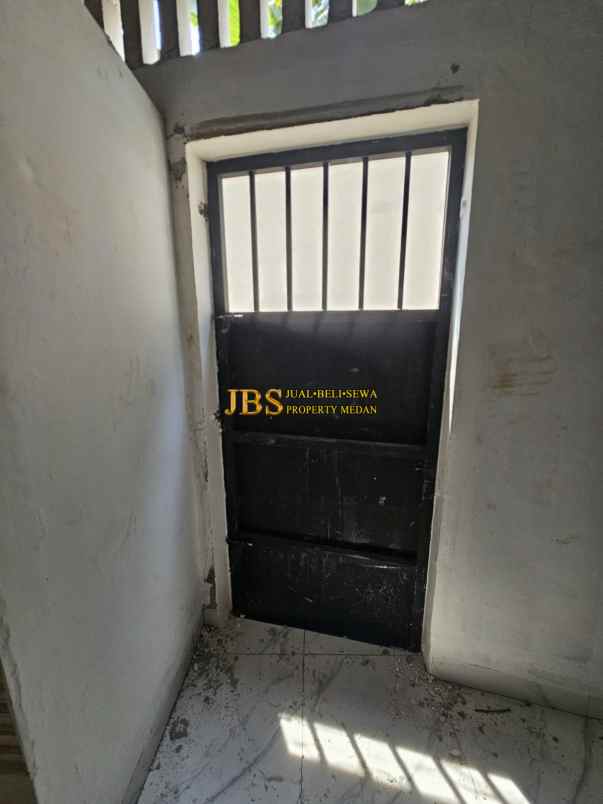 dijual rumah jalan kl yos sudarso