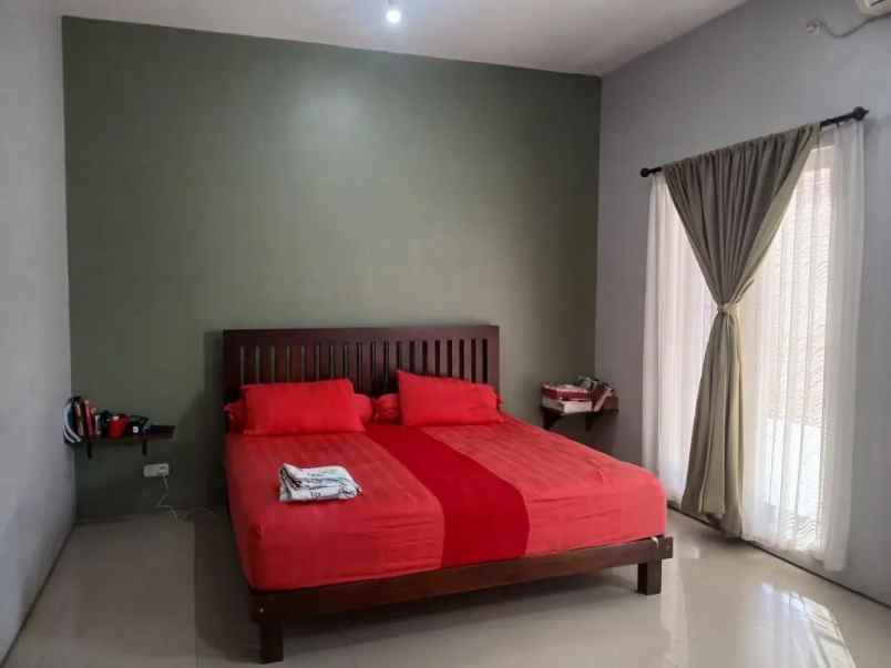 dijual rumah jalan pakuwon city