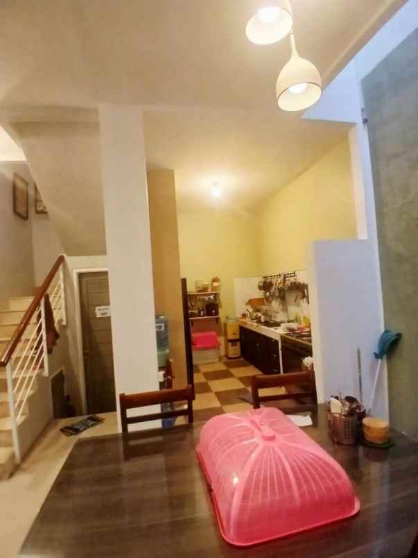 dijual rumah jalan pakuwon city