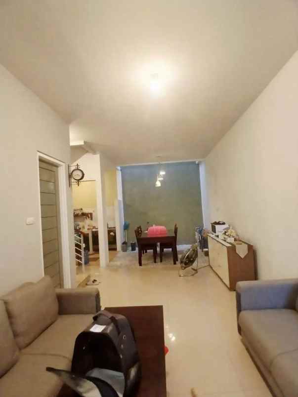 dijual rumah jalan pakuwon city