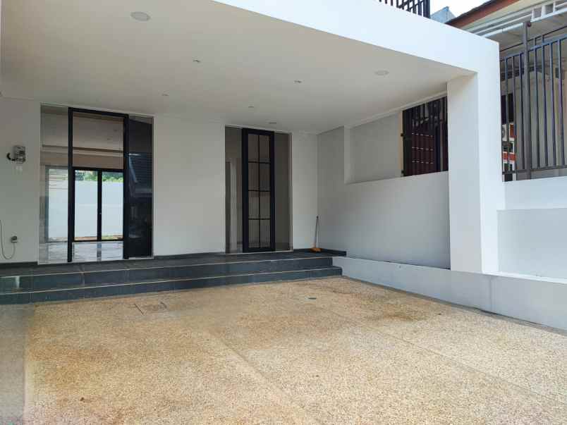 dijual rumah jalan raya majapahit