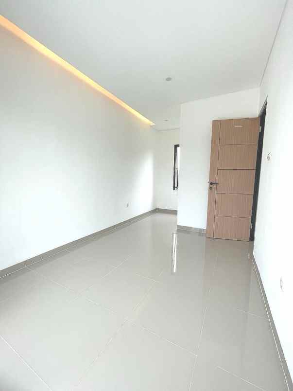 dijual rumah jalan raya pamulang